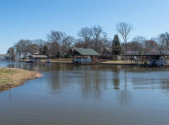 4th image of 121 Elaina Dr