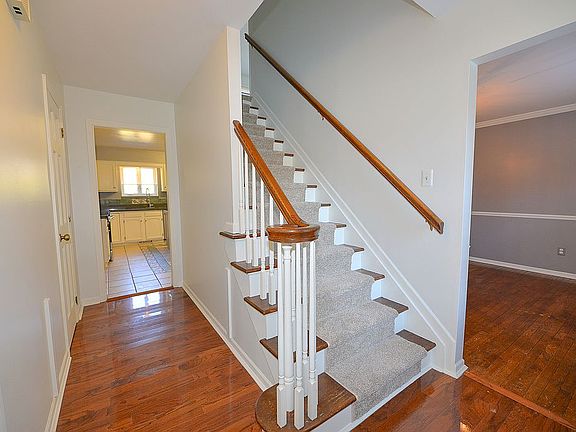 4th image of 2348 Donnington Ln