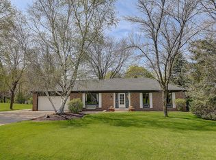 W244S7315 Greenbriar Dr, Waukesha, WI 53189