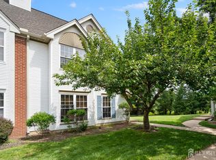 49 Colleen Ct, Kendall Park, NJ 08824