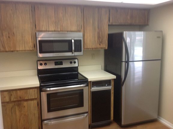 3rd image of 111 Lakeview Pl #5