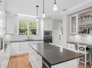2071 Esquimalt Ave, West Vancouver, BC V7V1S3