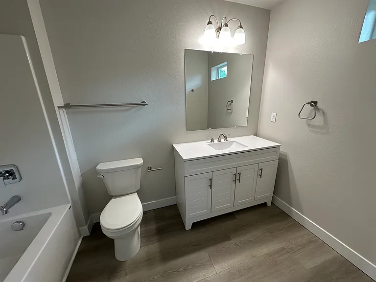 450 SE Lilly Ave #1 — Photo 4