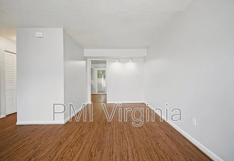 3310 Scarborough Way — Photo 7