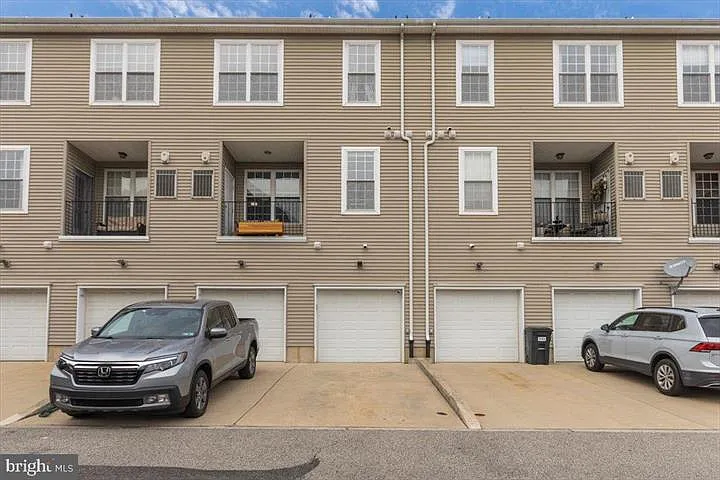 TWO CAR PARKING ! 1 in garage w/ access to house.