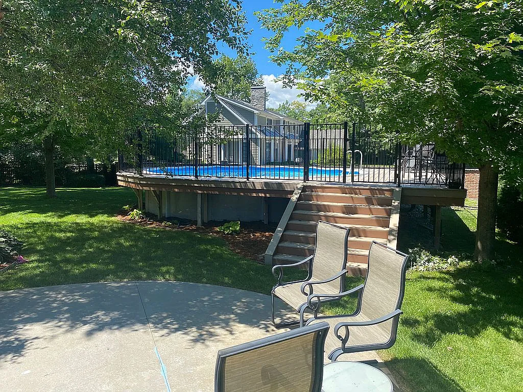 233 Lagoon Beach Dr photo 1