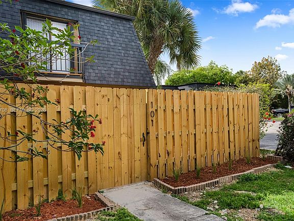 2nd image of 13993 SW 94th Circle Ln #3-101