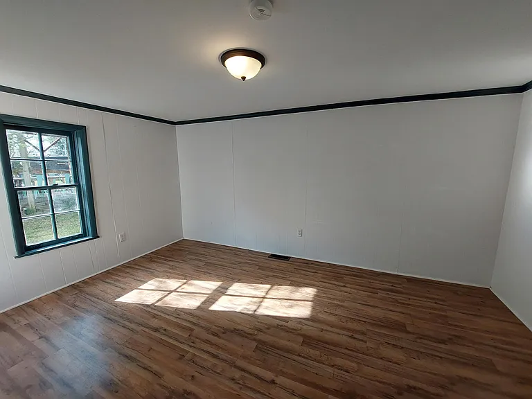 203 Riverside Dr — Photo 17