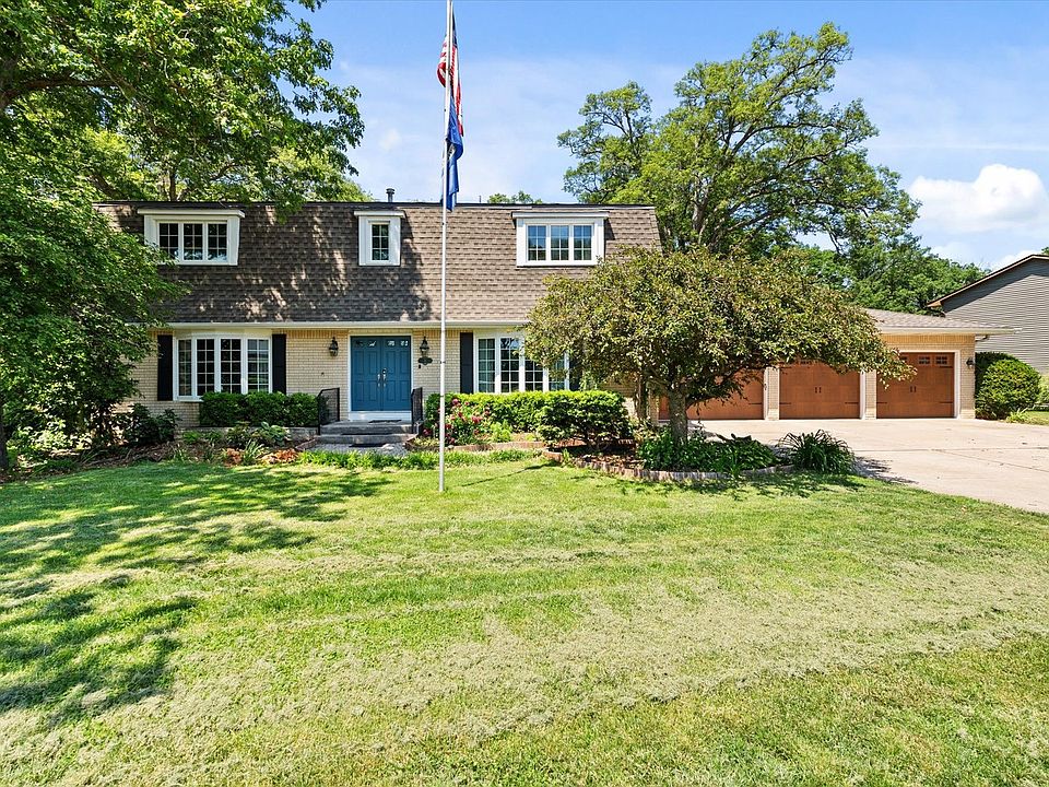 1st image of 10 Oak Grove Rd