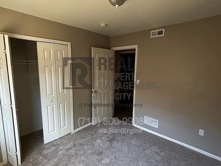 813 Ardath Ln — Photo 9