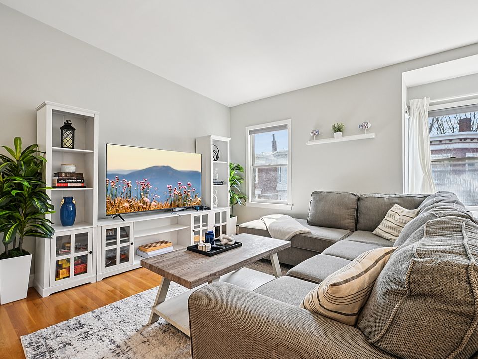 1st image of 772 E 7th St #2