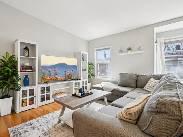 772 E 7th St #2, South Boston, MA 02127