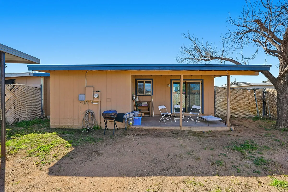 Building Photo - 2439 E Parkside Dr