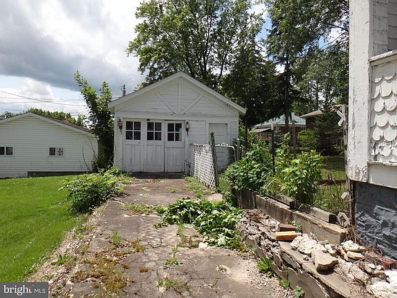 5th image of 36 Frost Ave