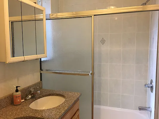 Rented by Amorelli Realty | media 7