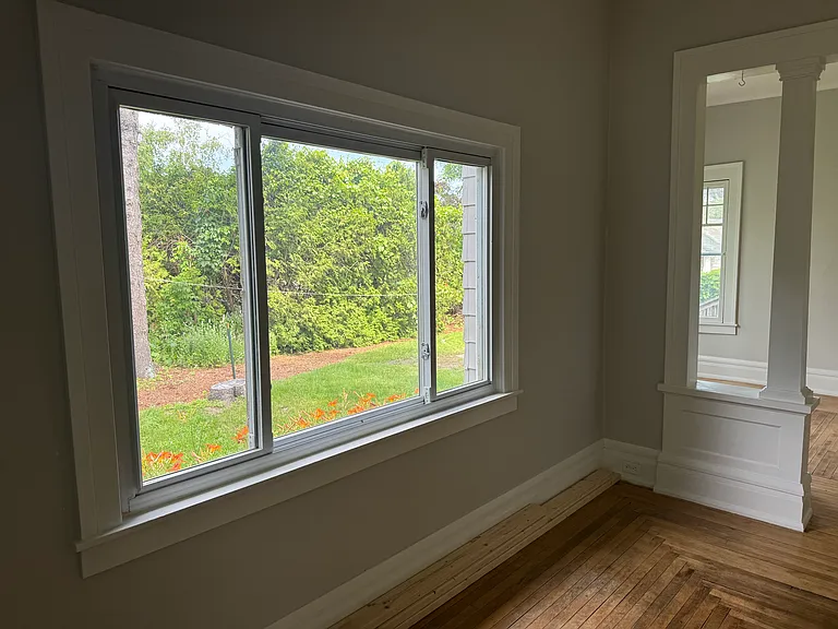 415 E State St — Photo 11