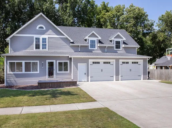 332 8th Ave N, Casselton, ND 58012