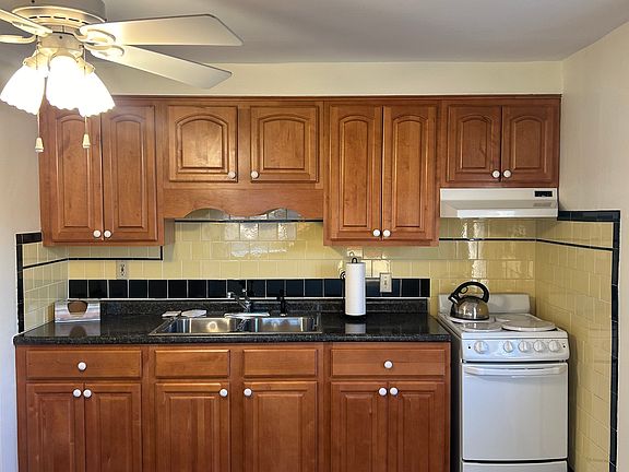 3rd image of 349 Juniper St Floor 2