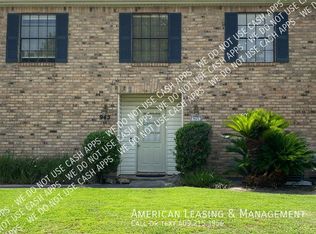 945 Sunmeadow Dr, Beaumont, TX 77706