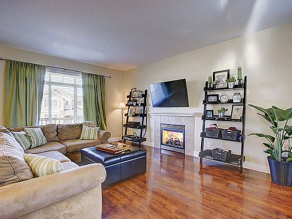 3rd image of 16918 Woodside Dr SE