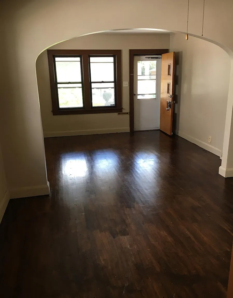 2 bed, 950 sqft, $899 — Photo 1