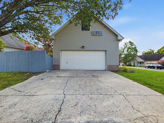 5th image of 109 Homestead Pl W