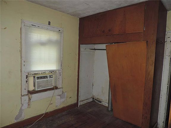 3rd image of 8035 Garfield Ave