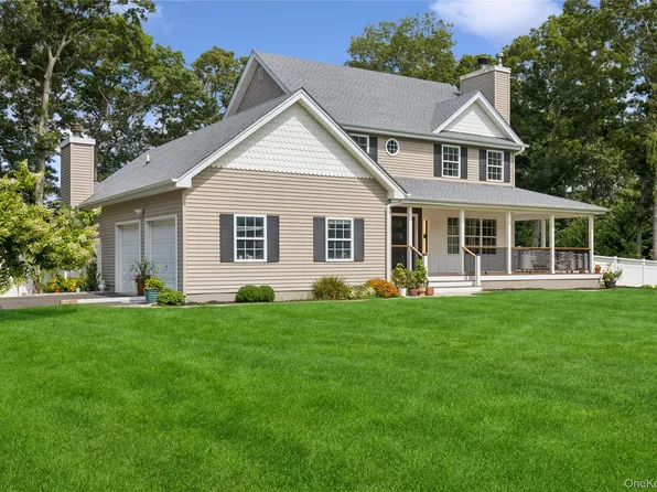 7 Sander Court, Middle Island, NY 11953