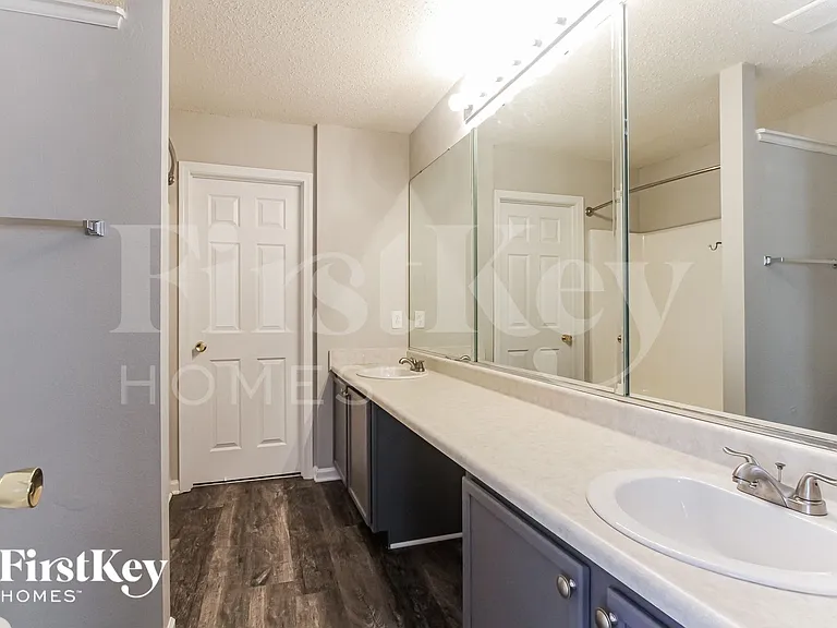 8114 Grove Berry Dr — Photo 14