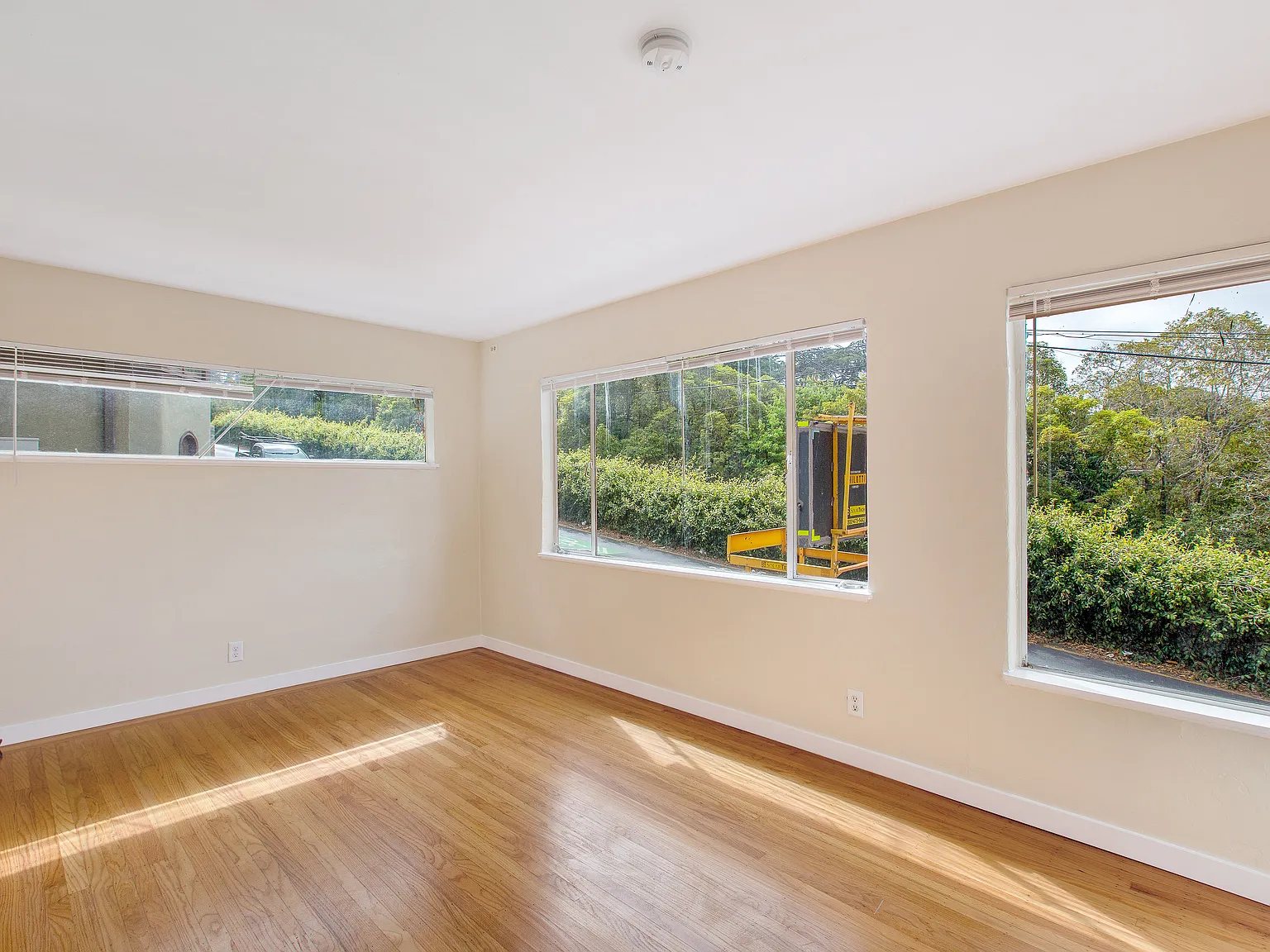 2317 Hearst Ave — Photo 2