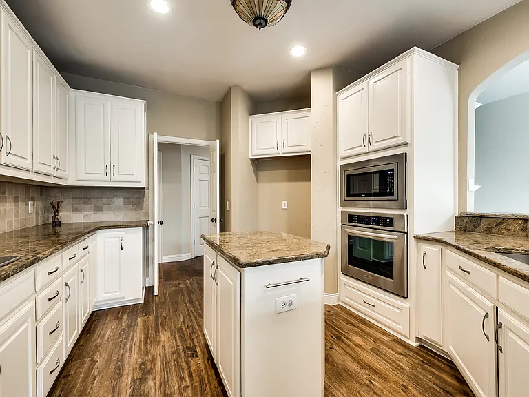 970 Burns Xing — Photo 12