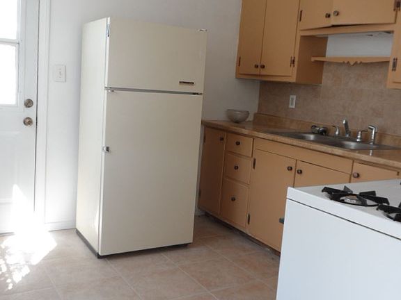 2nd image of 561 Victor Ave #A
