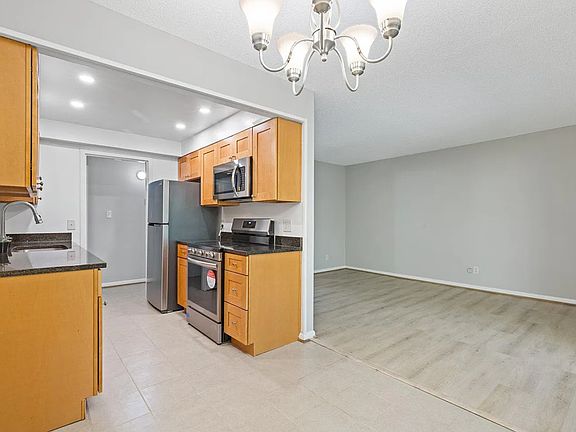 Kitchen/dining room and living room