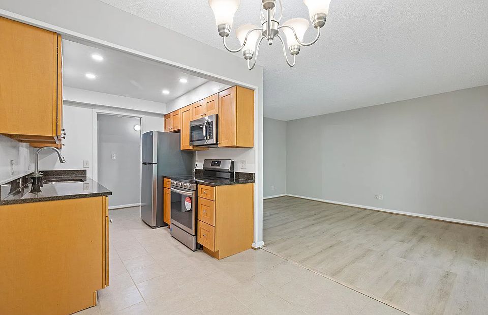 Kitchen/dining room and living room