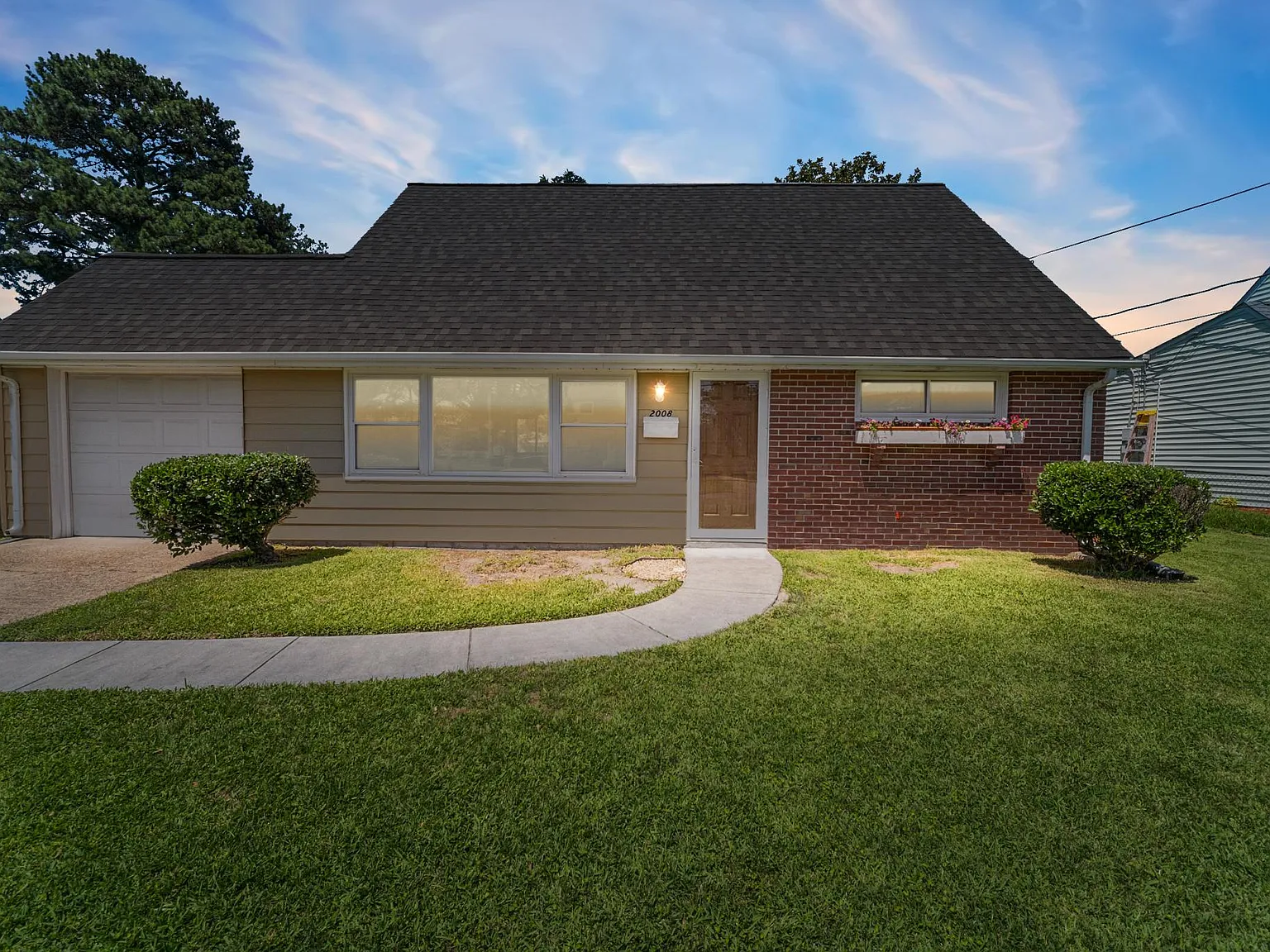 3 bed, 1280 sqft, $2,300 — Photo 1