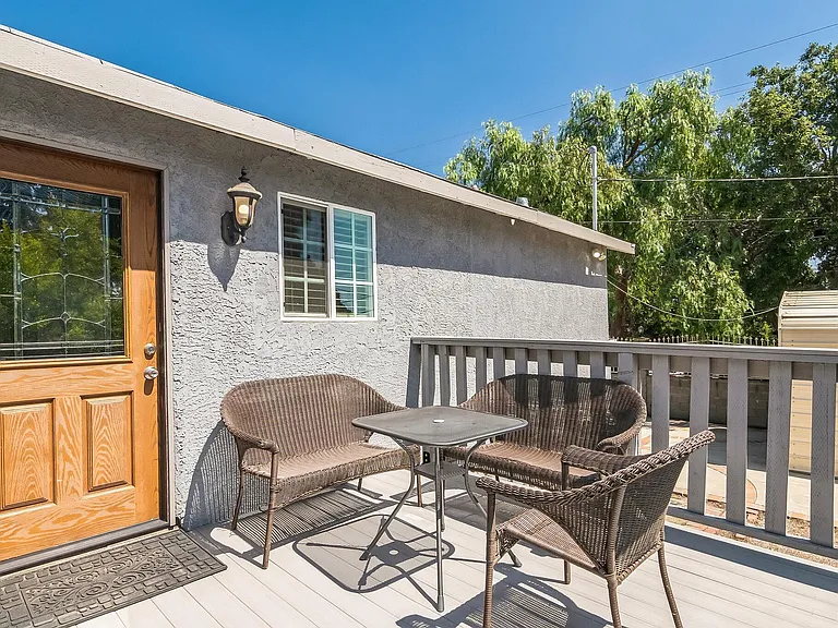 10304 Marcus Ave — Photo 20