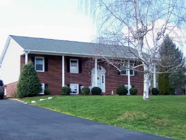 1st image of 125 Lakeview Dr