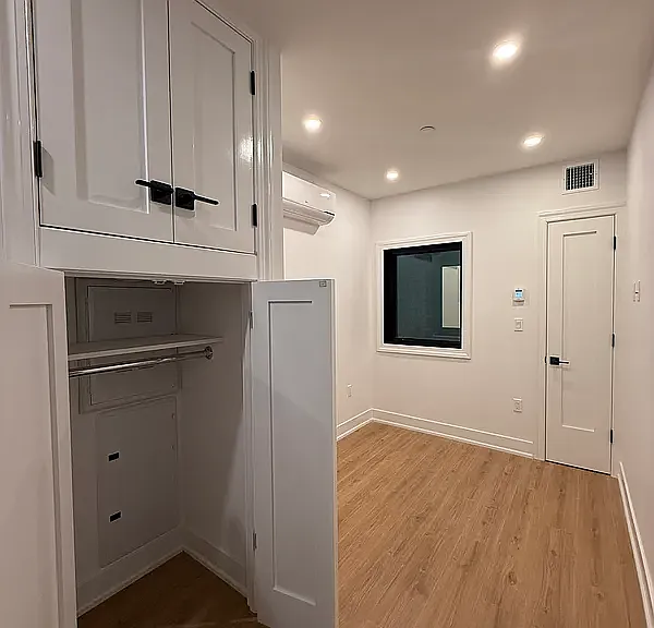 307 W 39th St #3B — Photo 8