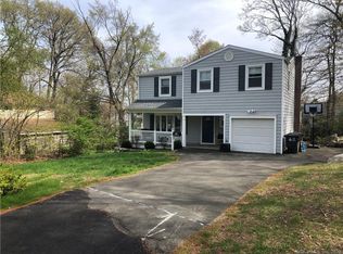 154 Gaymoor Dr, Stamford, CT 06907