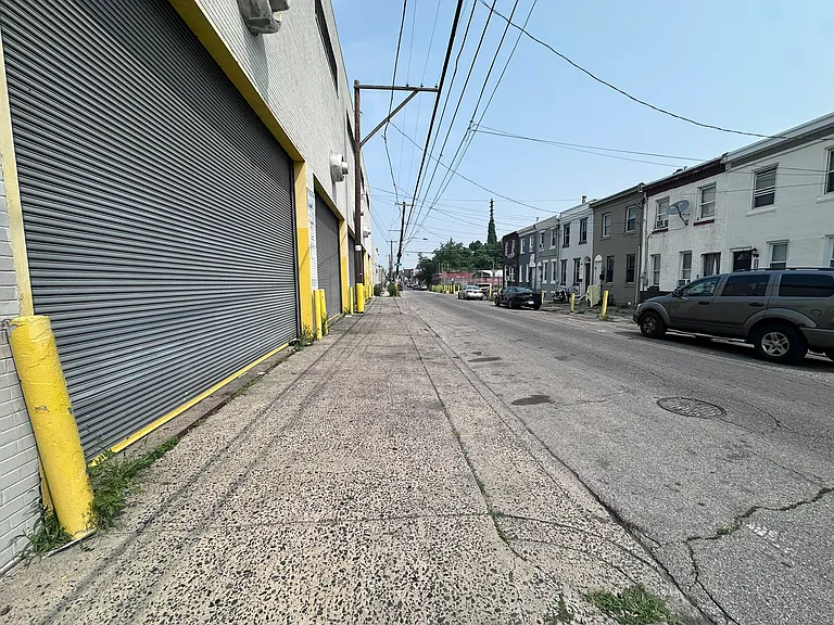 2229 E Ann St — Photo 25