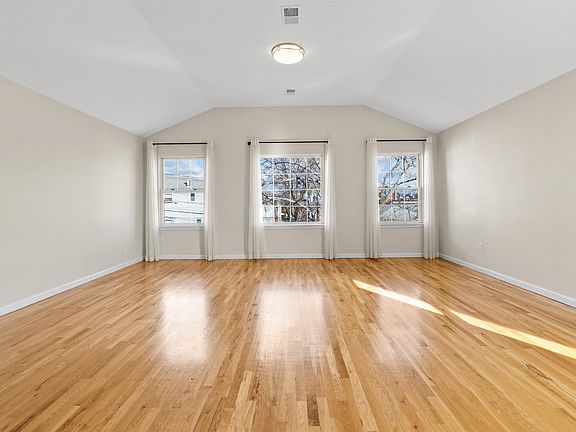 2nd image of 431 Bramhall Ave