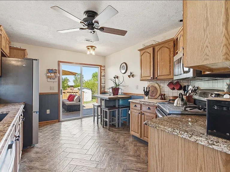 10032 Ironway Dr — Photo 17