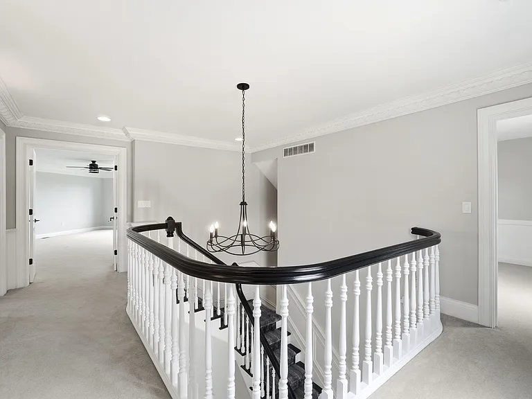 678 Canterbury Dr — Photo 17