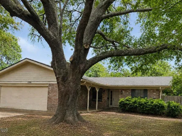 1306 Short Ave, Pascagoula, MS 39567