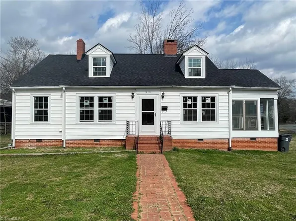 315 S 3rd Ave, Siler City, NC 27344