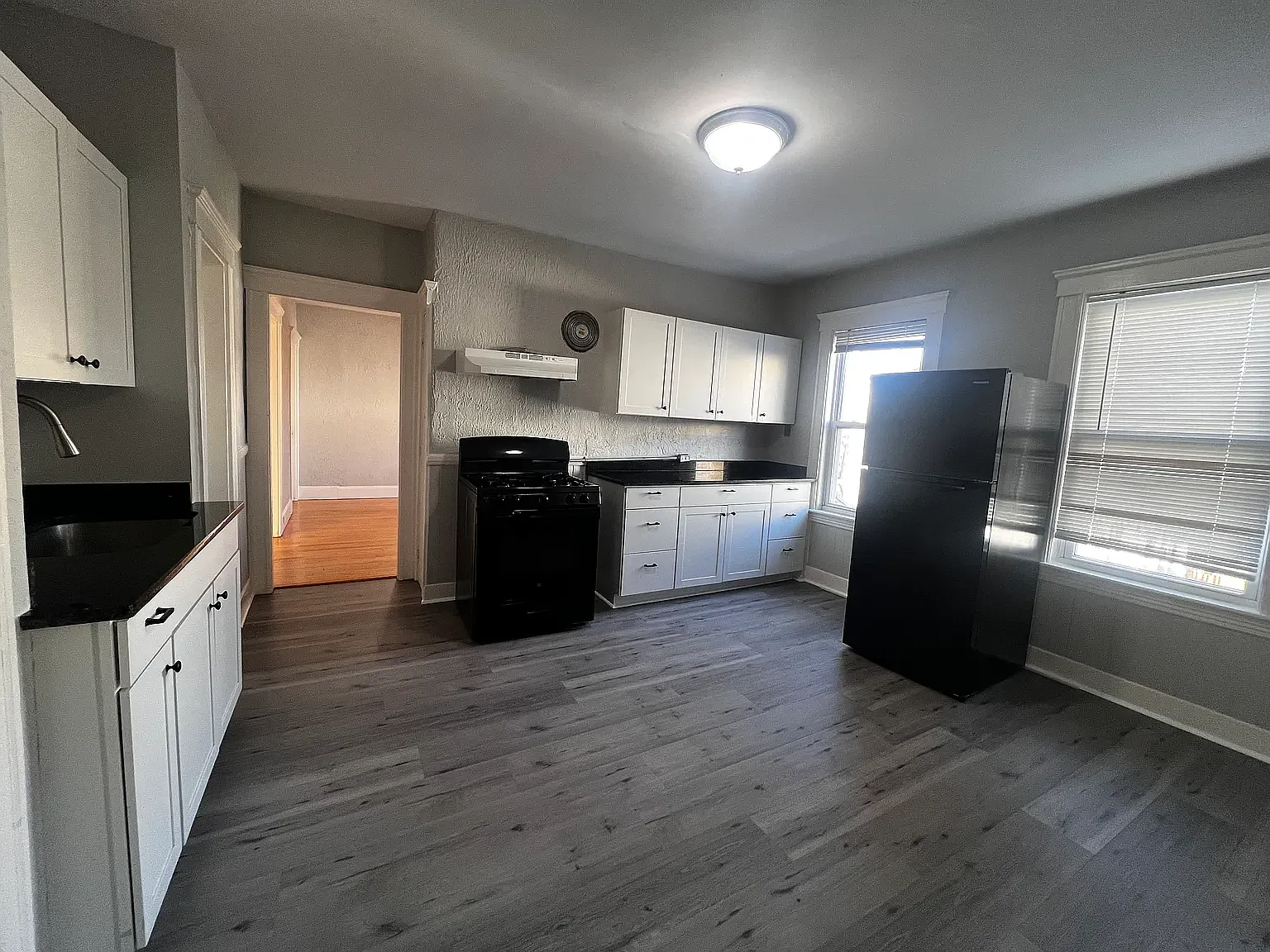 3 bed, 1.0 bath, $2,000 — Photo 2