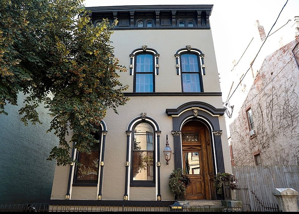 1st image of 829 Dayton St
