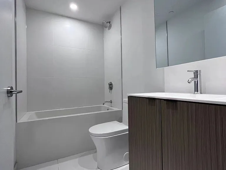 20 Edward St N #805 — Photo 8
