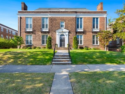 2808 Van Aken Blvd APT 1, Cleveland, OH, 44120