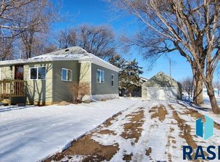 120 E Rummel Ave, Lennox, SD 57039